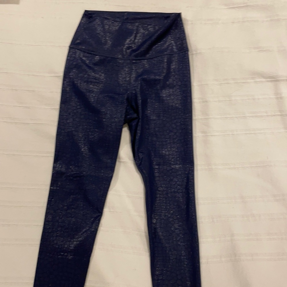 CARBON 38- Croc embossed athletic tight 7/8
